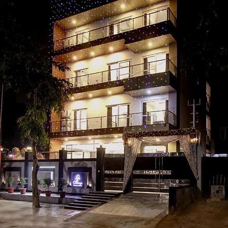 Hotel La Mirage Нойда Экстерьер фото