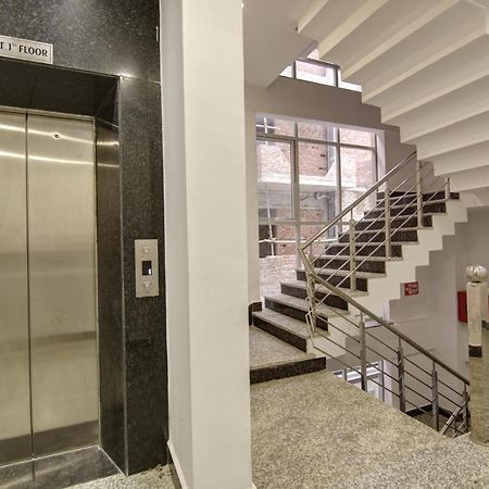 Hotel La Mirage Нойда Экстерьер фото