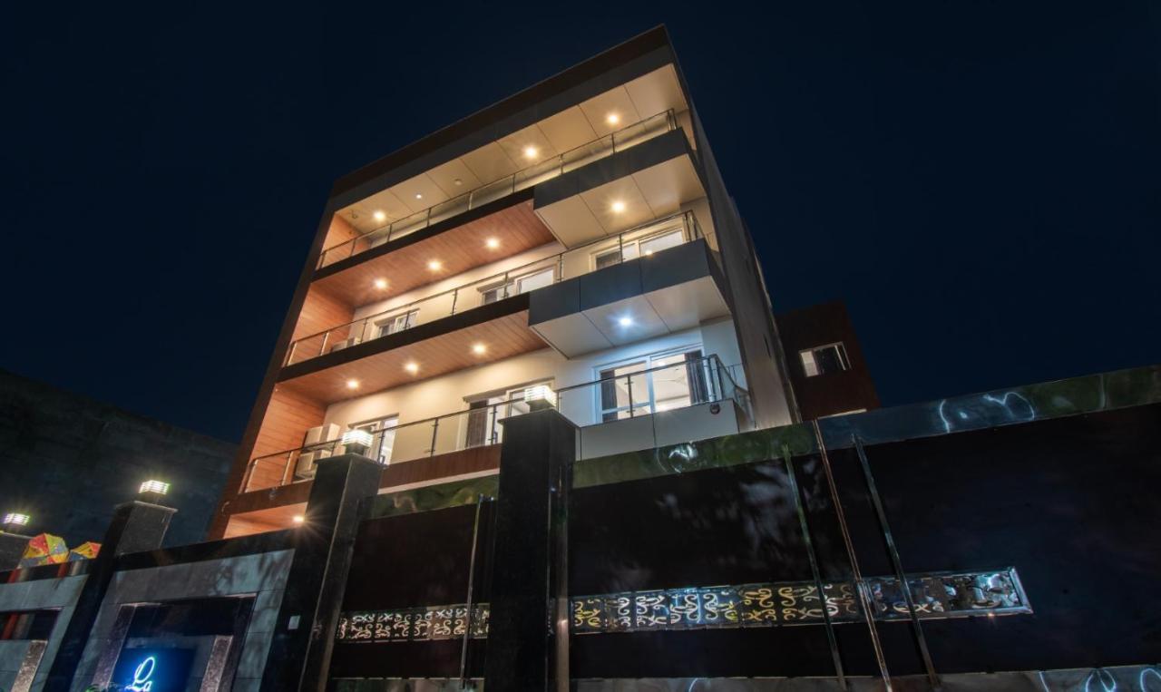 Hotel La Mirage Нойда Экстерьер фото