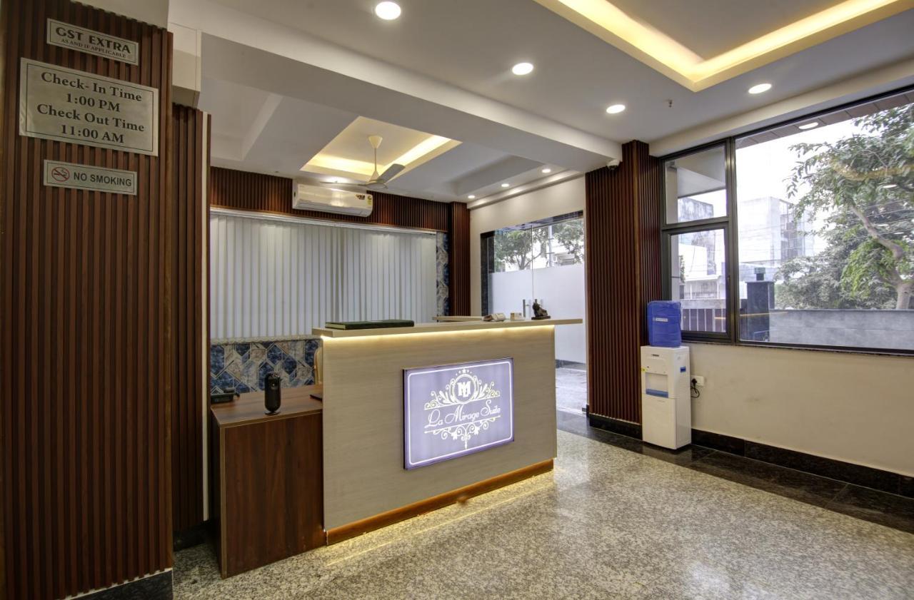 Hotel La Mirage Нойда Экстерьер фото