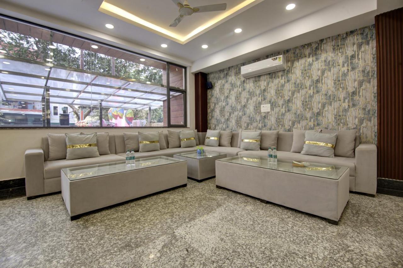 Hotel La Mirage Нойда Экстерьер фото