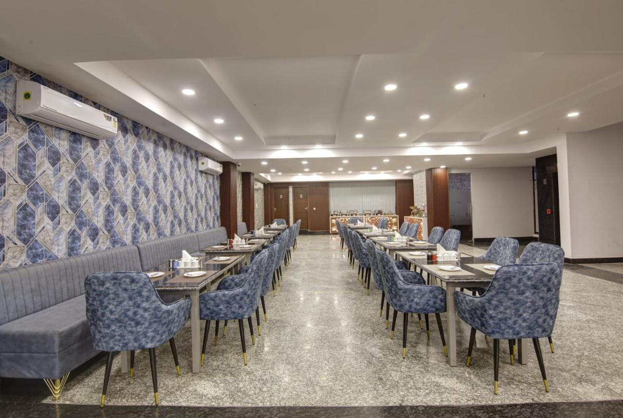 Hotel La Mirage Нойда Экстерьер фото
