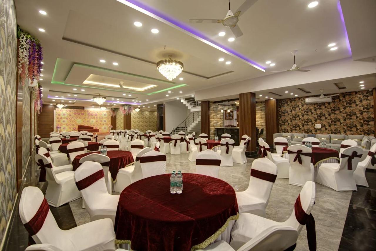 Hotel La Mirage Нойда Экстерьер фото